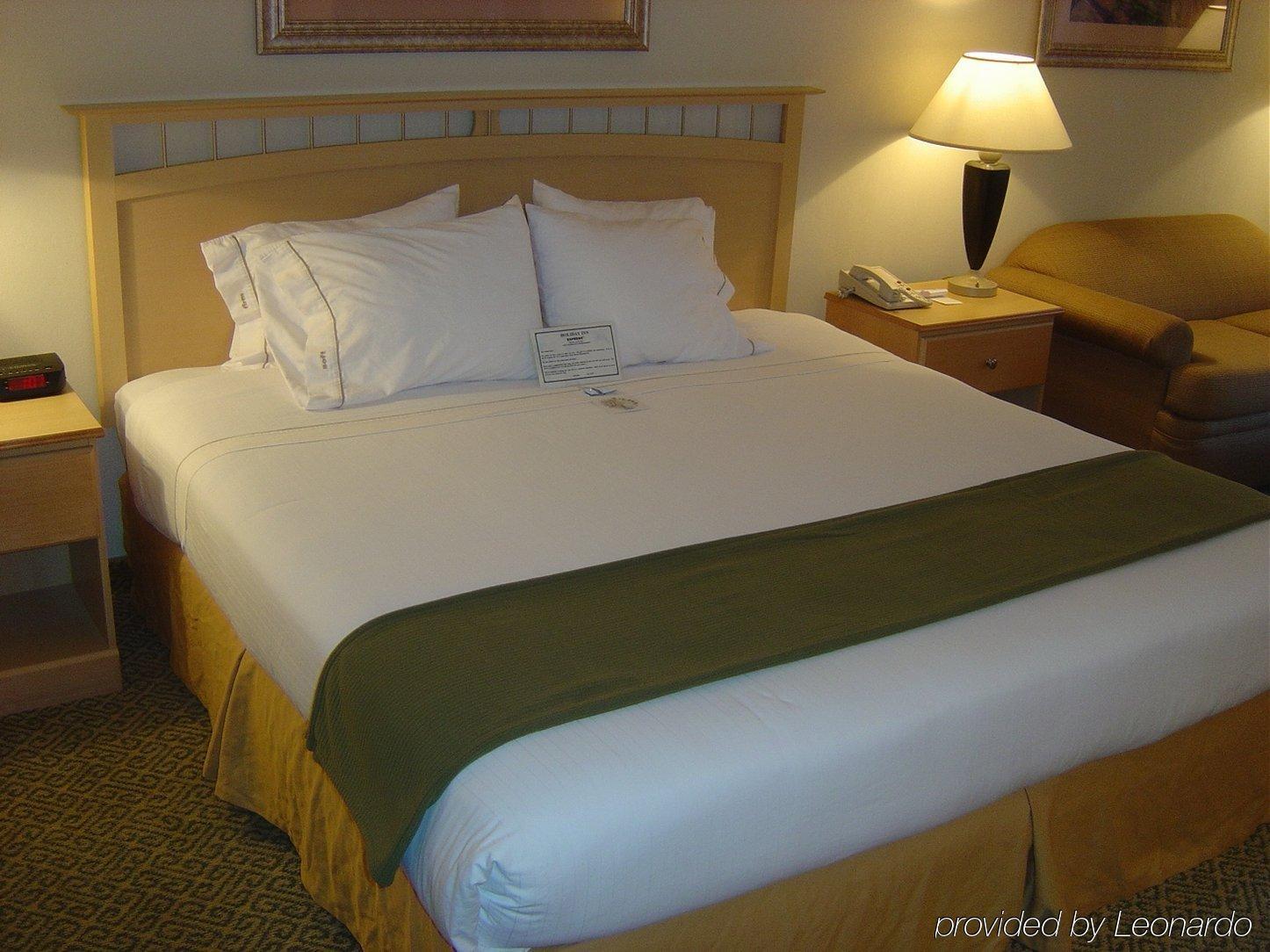 Holiday Inn Express Hotel & Suites Raleigh North - Wake Forest By Ihg Номер фото